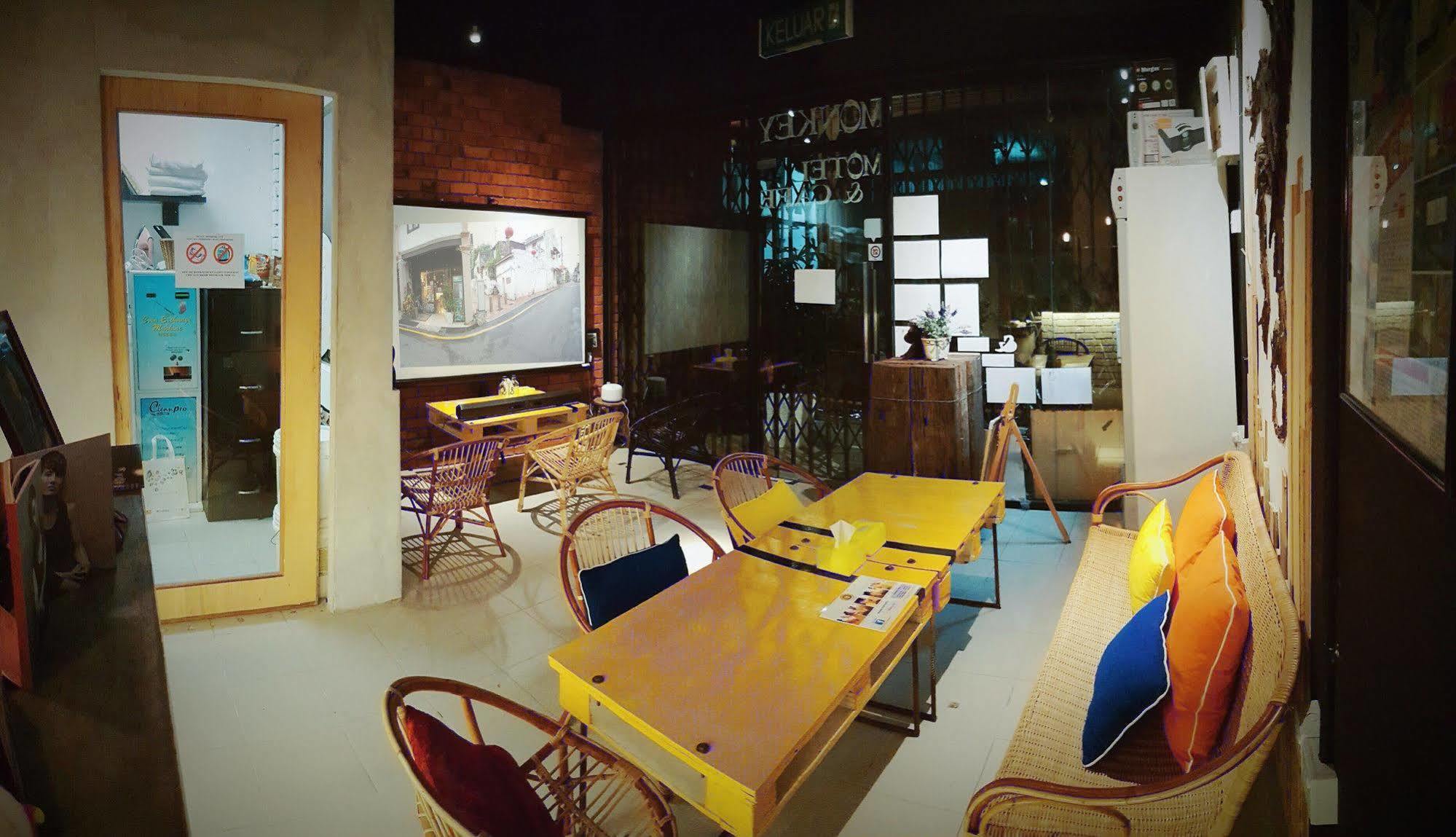 Monkey Motel Cafe Malacca Exterior foto