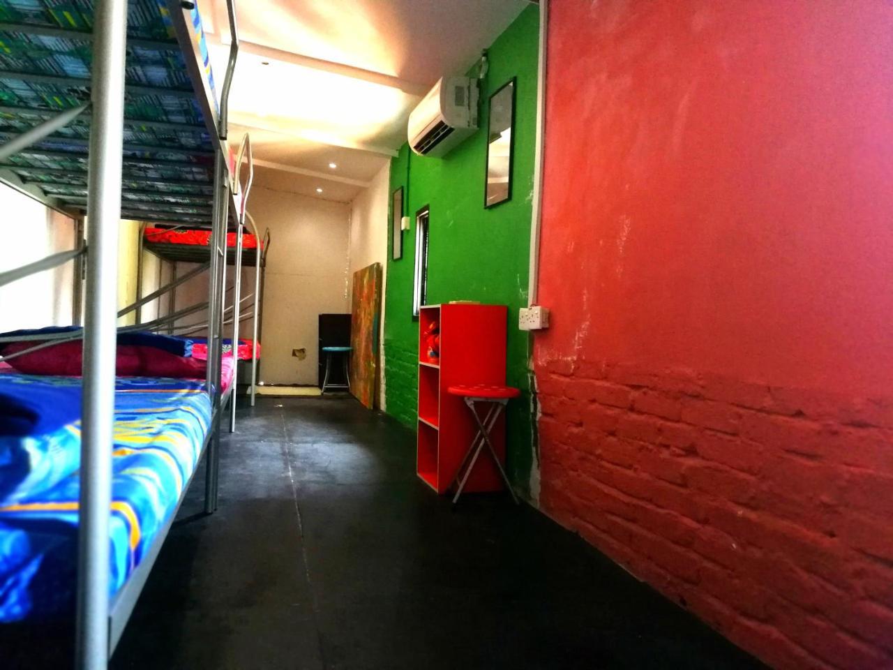 Monkey Motel Cafe Malacca Exterior foto
